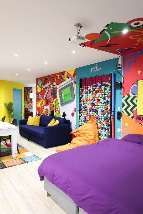 Capsule 90'S - Balneo - Sauna - Flipper - Billard - Netflix - Nintendo Switch & Jeux - Mons Extérieur photo