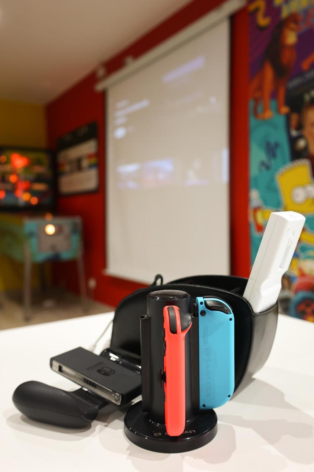 Capsule 90'S - Balneo - Sauna - Flipper - Billard - Netflix - Nintendo Switch & Jeux - Mons Extérieur photo