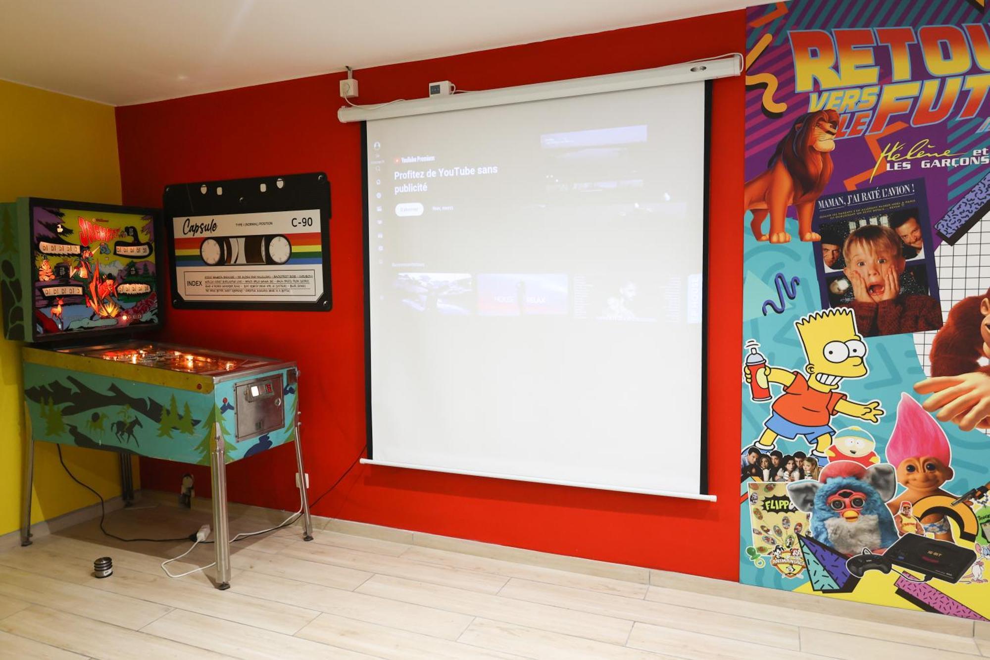 Capsule 90'S - Balneo - Sauna - Flipper - Billard - Netflix - Nintendo Switch & Jeux - Mons Extérieur photo